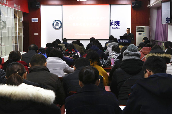 黃岡師范學院校內(nèi)宣講團深入宣講黨的十九大精神