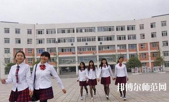 成都工程職業(yè)技術(shù)幼兒師范學(xué)校2018年報(bào)名條件、招生對(duì)象