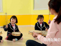 湛江2020年幼師學(xué)校中專升大?？际裁? /><b>湛江2020年幼師學(xué)校中專升大專考什么</b><span>2020-05-07 15:46</span><p>你上了中專并不代表你只能獲得中專學(xué)歷，若是你有升學(xué)的愿望，也是有很多途徑可以升大專的，而中專升大專具體要考什么內(nèi)容，要看</p></a></li>
            <li><a href=