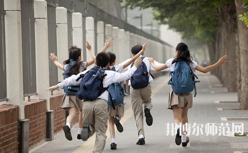 達(dá)州2020年幼師學(xué)校和中專(zhuān)有哪些區(qū)別