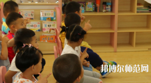 貴州2020年中專幼師學(xué)?？梢钥即髮? width=